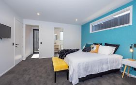 Sapphire Delight - 1 Bedroom Private Room